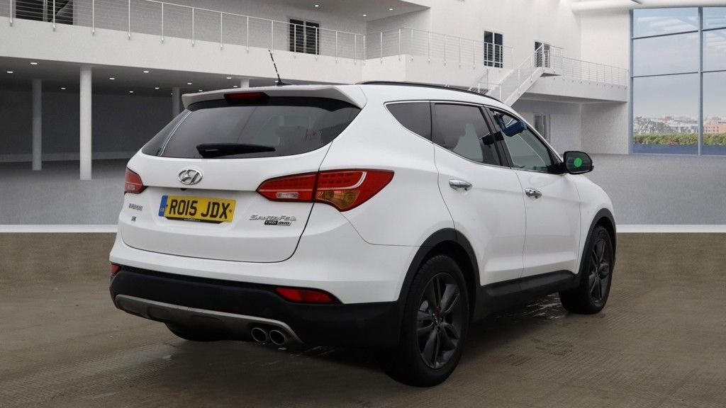 Used Hyundai Santa Fe 2015 for sale - 76535821: Photo 3