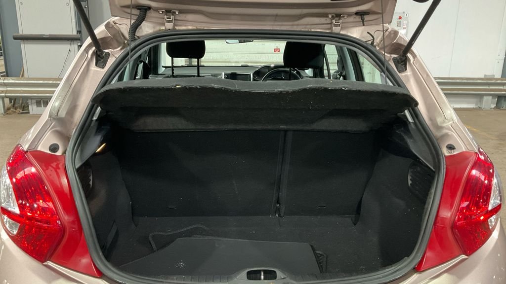 Used Peugeot 208 2013 for sale - 76367886: Photo 11