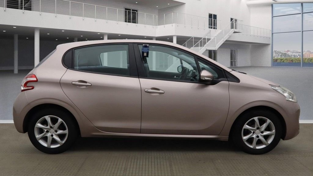 Used Peugeot 208 2013 for sale - 76367886: Photo 2