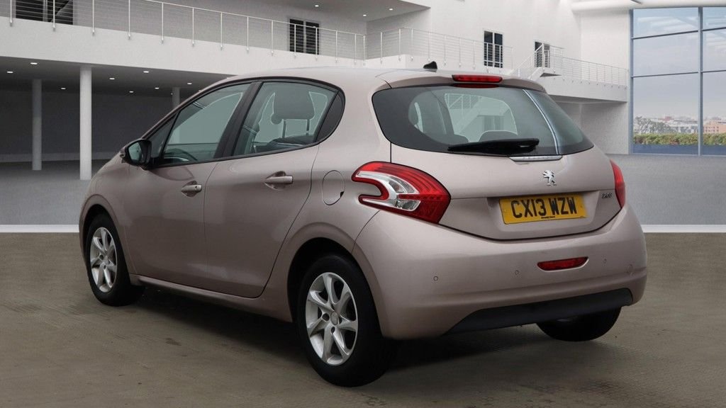 Used Peugeot 208 2013 for sale - 76367886: Photo 5