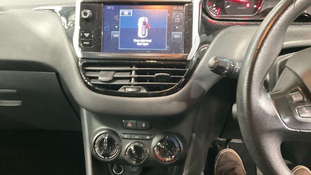 Used Peugeot 208 2013 for sale - 76367886: Photo 8