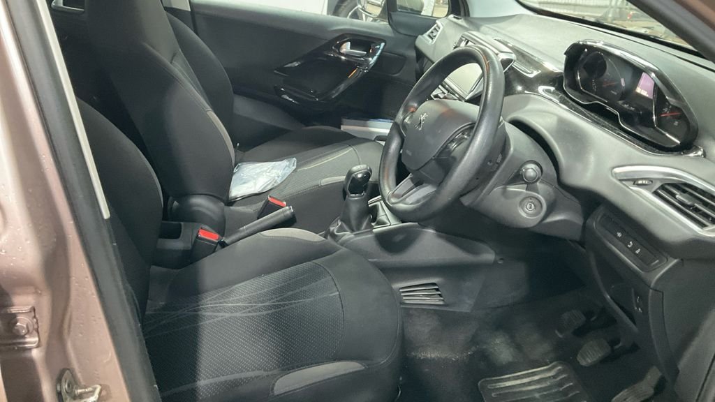 Used Peugeot 208 2013 for sale - 76367886: Photo 9