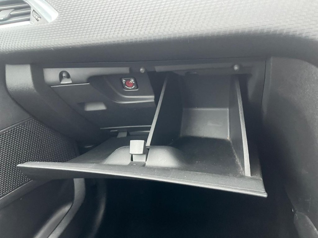 Used Peugeot 208 2017 for sale - 76604841: Photo 17