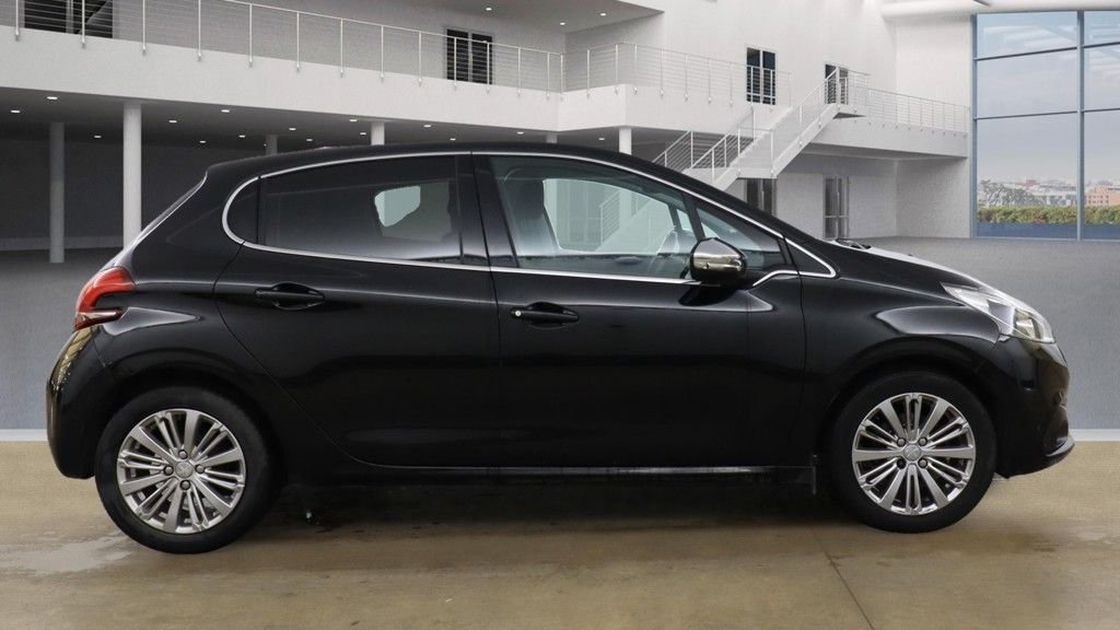 Used Peugeot 208 2017 for sale - 76604841: Photo 2