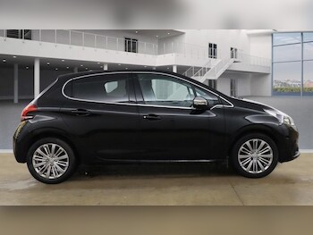 Used Peugeot 208 2017 for sale - 76604841: Photo