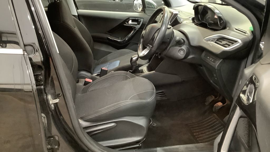 Used Peugeot 208 2017 for sale - 76604841: Photo 9