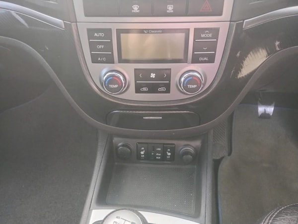 Used Hyundai Santa Fe 2011 for sale - 75735423: Photo 16