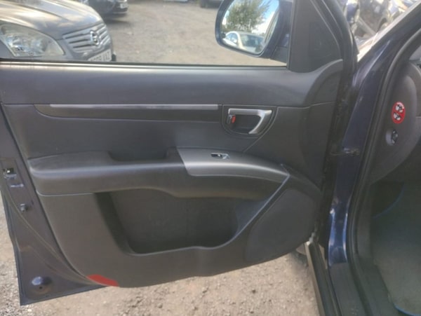 Used Hyundai Santa Fe 2011 for sale - 75735423: Photo 17