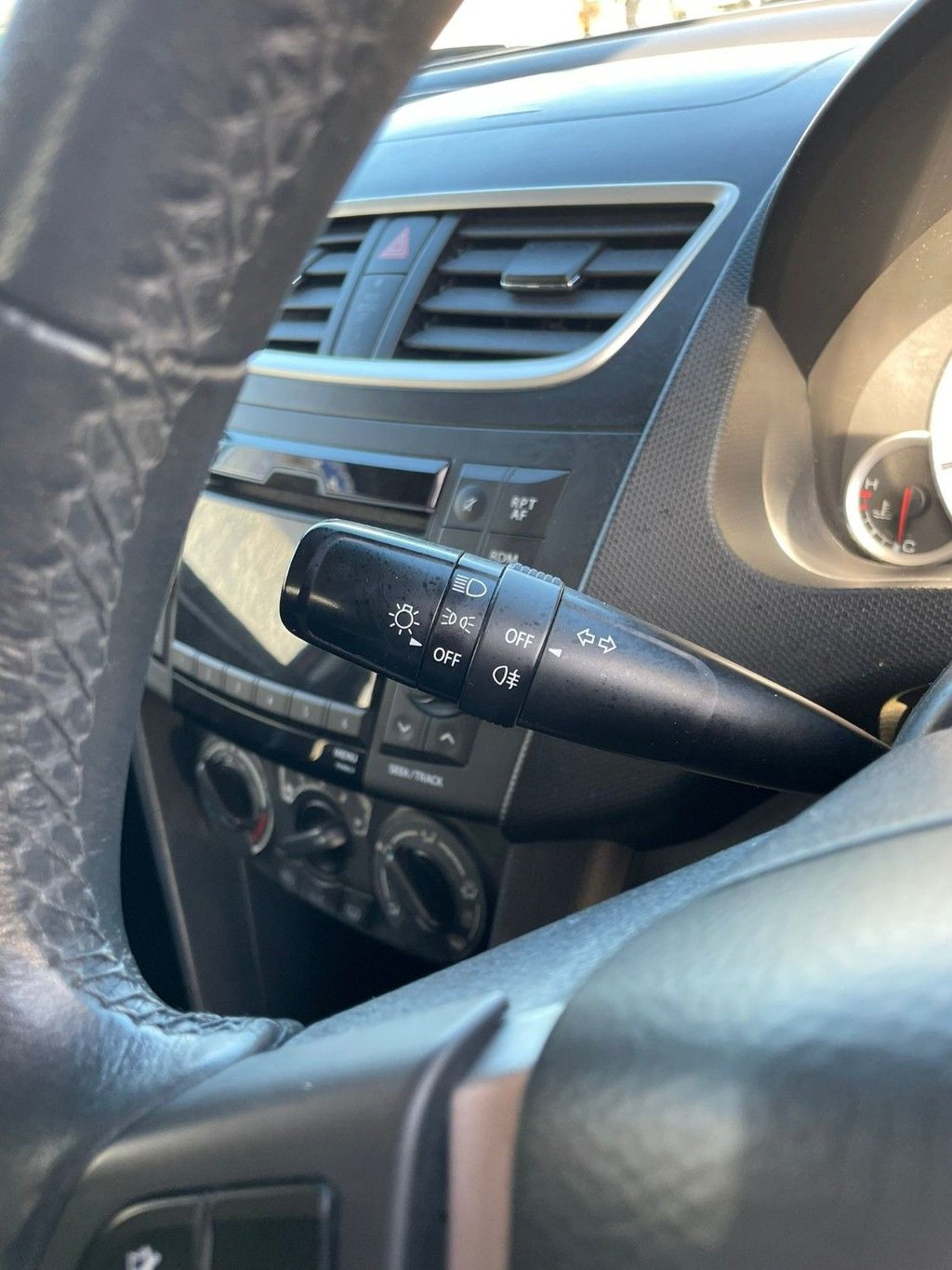 Used Suzuki Swift 2011 for sale - 76570414: Photo 15