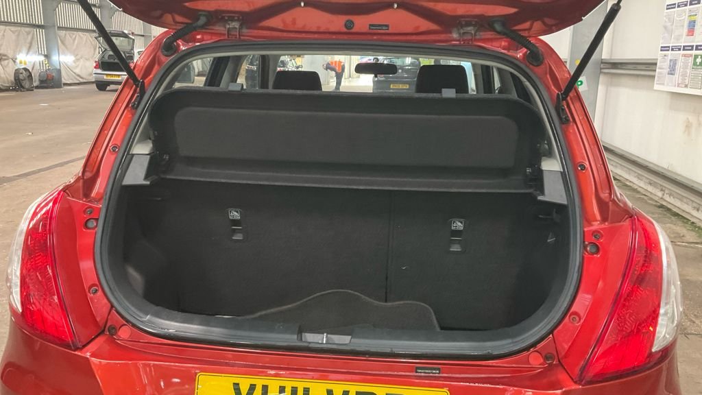 Used Suzuki Swift 2011 for sale - 76570414: Photo 7