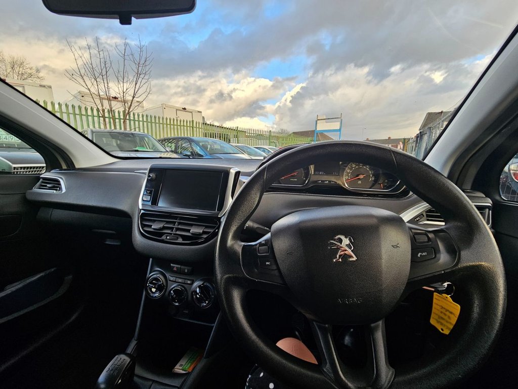 Used Peugeot 208 2013 for sale - 76496278: Photo 12