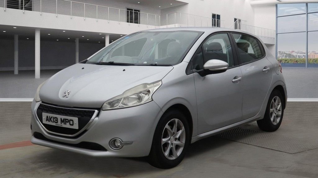 Used Peugeot 208 2013 for sale - 76496278: Photo 2