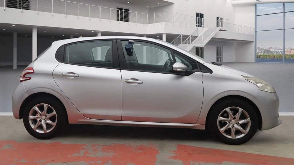 Used Peugeot 208 2013 for sale - 76496278: Photo 5