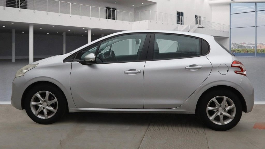 Used Peugeot 208 2013 for sale - 76496278: Photo 6