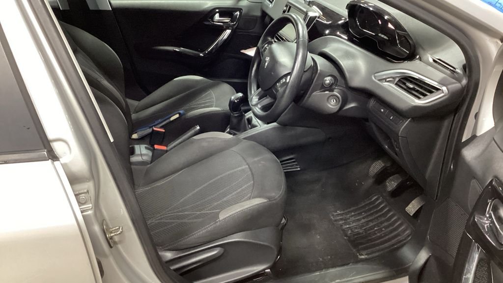 Used Peugeot 208 2013 for sale - 76496278: Photo 9