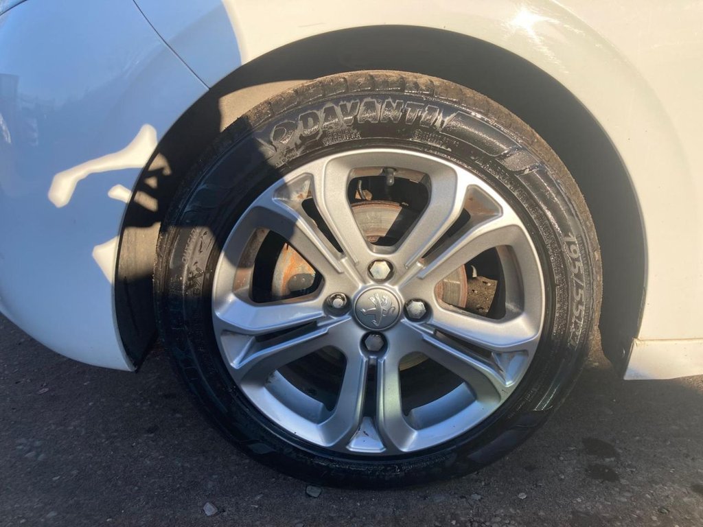 Used Peugeot 208 2015 for sale - 76739895: Photo 20