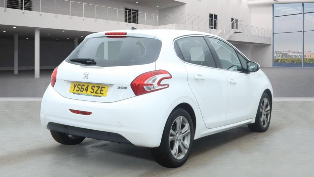 Used Peugeot 208 2015 for sale - 76739895: Photo 4