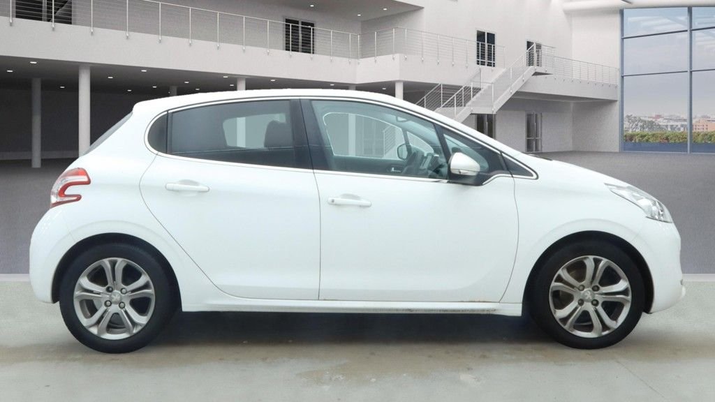 Used Peugeot 208 2015 for sale - 76739895: Photo 5