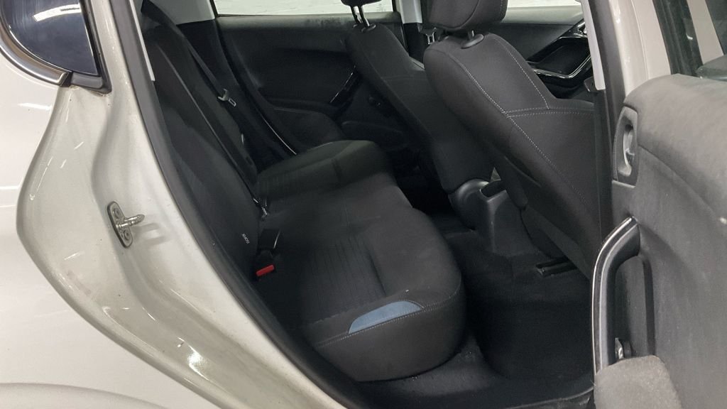 Used Peugeot 208 2015 for sale - 76739895: Photo 8