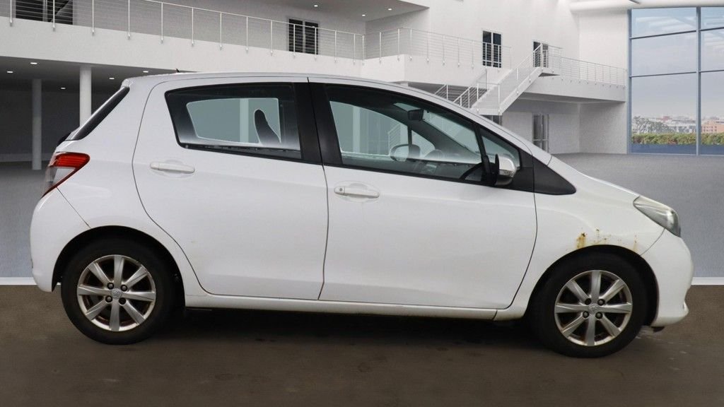Used Toyota Yaris 2013 for sale - 76604827: Photo 2
