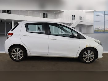 Used Toyota Yaris 2013 for sale - 76604827: Photo