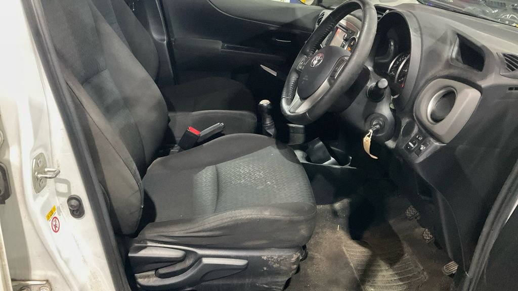 Used Toyota Yaris 2013 for sale - 76604827: Photo 8