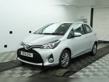 Used Toyota Yaris 2015 for sale - 79647936: Photo