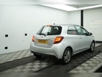Used Toyota Yaris 2015 for sale - 79647936: Photo