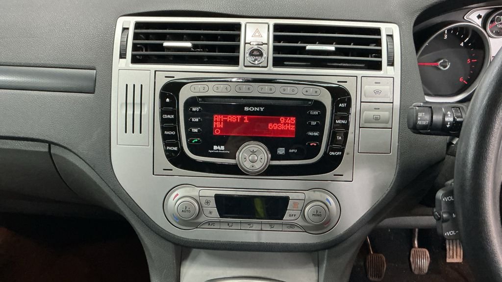 Used Ford Kuga 2010 for sale - 77720358: Photo 17