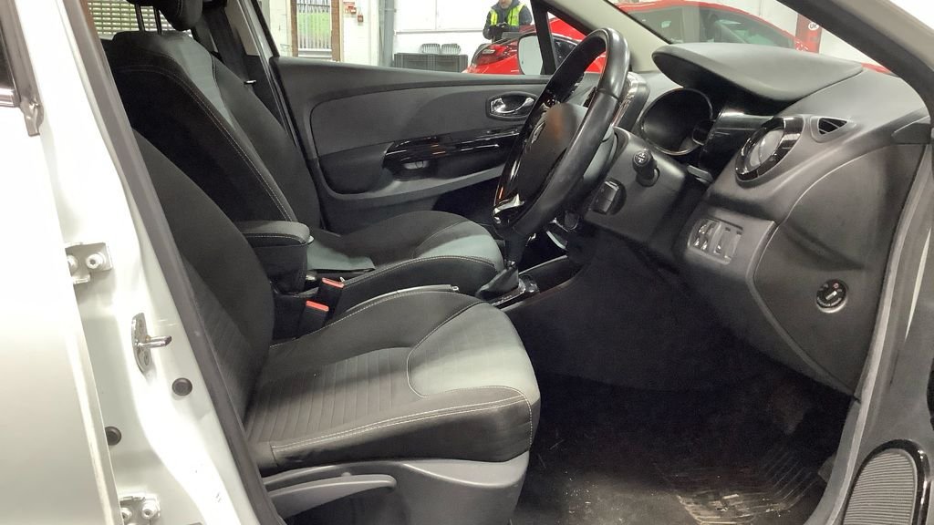 Used Renault Clio 2015 for sale - 77370072: Photo 8