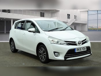 Used Toyota Verso 2015 for sale - 75631064: Photo