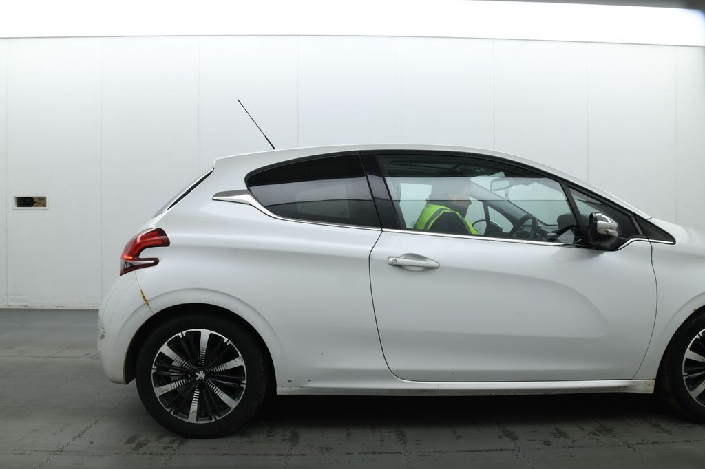 Used Peugeot 208 2016 for sale - 78212781: Photo 2