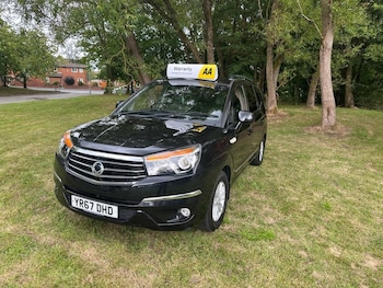 Used Ssangyong Turismo 2018 for sale - 75566872: Photo