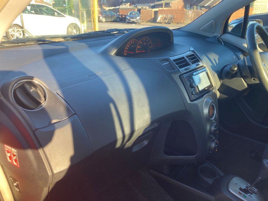 Used Toyota Yaris 2011 for sale - 77053580: Photo 21