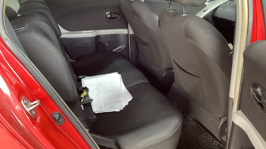 Used Toyota Yaris 2011 for sale - 77053580: Photo 9