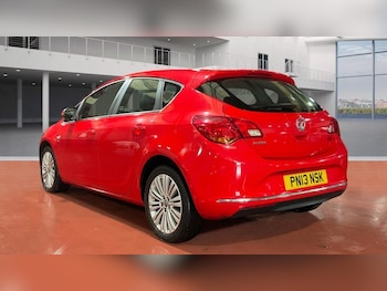 Used Vauxhall Astra 2013 for sale - 76520650: Photo
