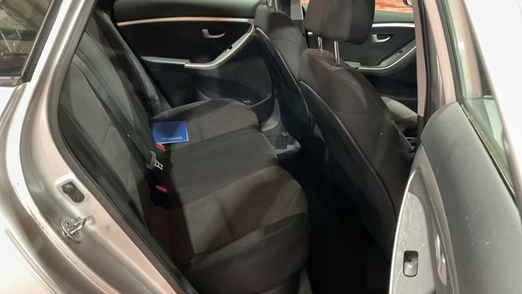 Used Hyundai i30 2013 for sale - 77053635: Photo 10