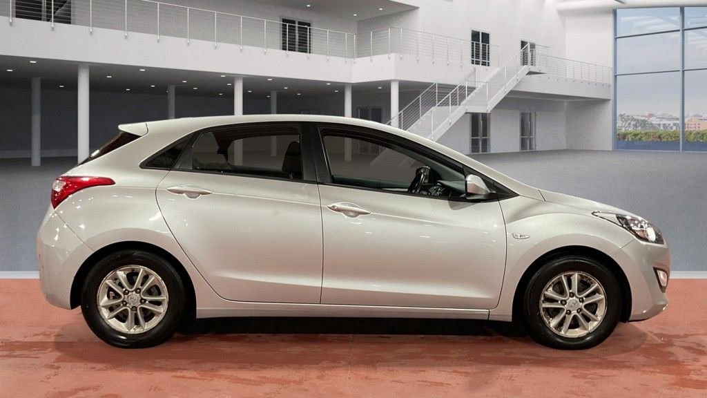 Used Hyundai i30 2013 for sale - 77053635: Photo 2