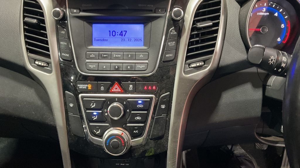 Used Hyundai i30 2013 for sale - 77053635: Photo 8