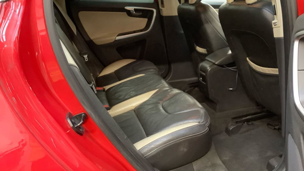 Used Volvo XC60 2010 for sale - 78180749: Photo 9