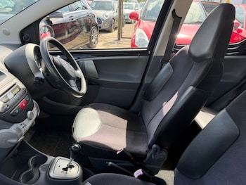 Used Toyota AYGO 2010 for sale - 78682501: Photo
