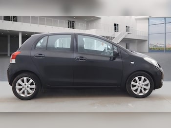 Used Toyota Yaris 2011 for sale - 75947479: Photo