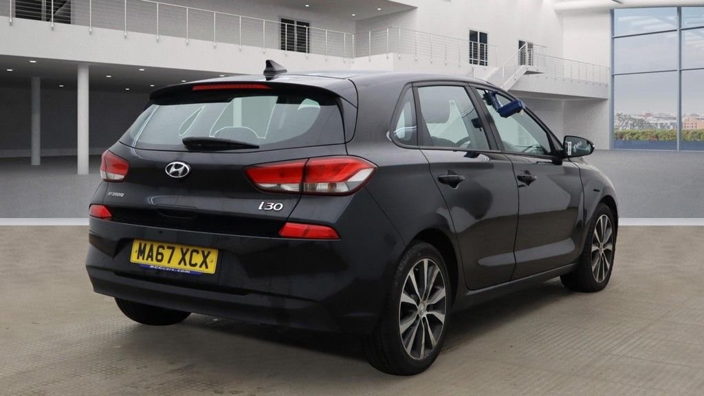 Used Hyundai i30 2017 for sale - 76367892: Photo 2