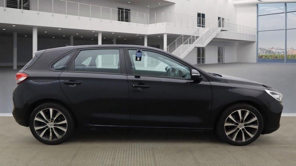 Used Hyundai i30 2017 for sale - 76367892: Photo 4