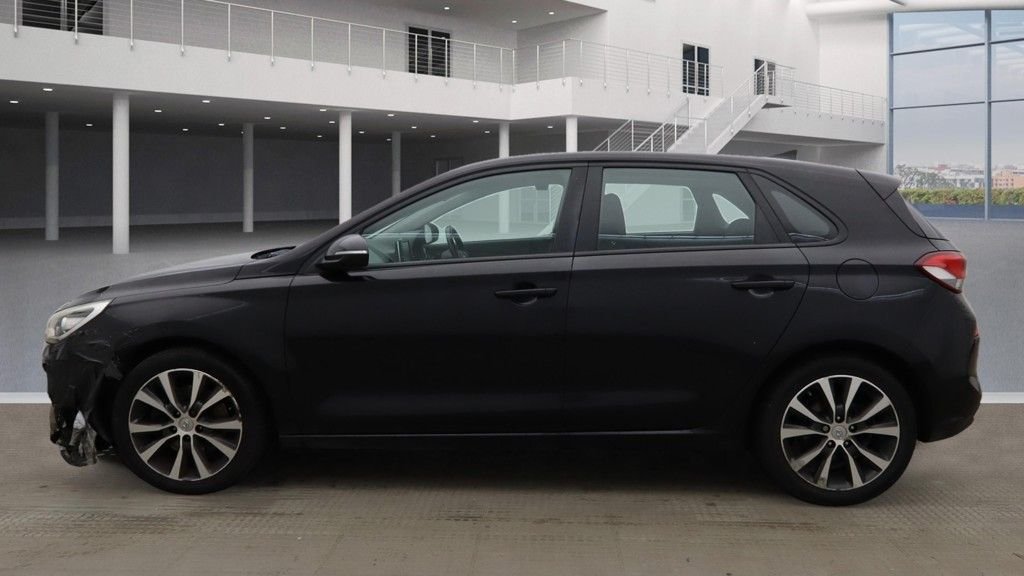 Used Hyundai i30 2017 for sale - 76367892: Photo 5