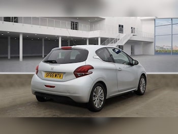 Used Peugeot 208 2015 for sale - 75947651: Photo
