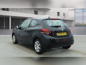 Used Peugeot 208 2015 for sale - 77937055: Photo