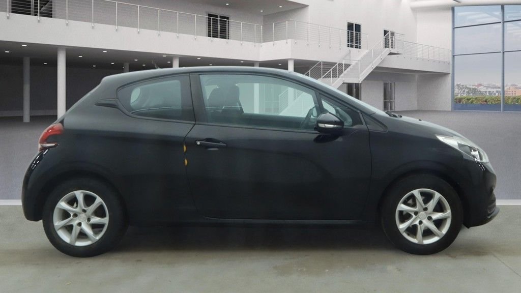 Used Peugeot 208 2015 for sale - 77937055: Photo 6
