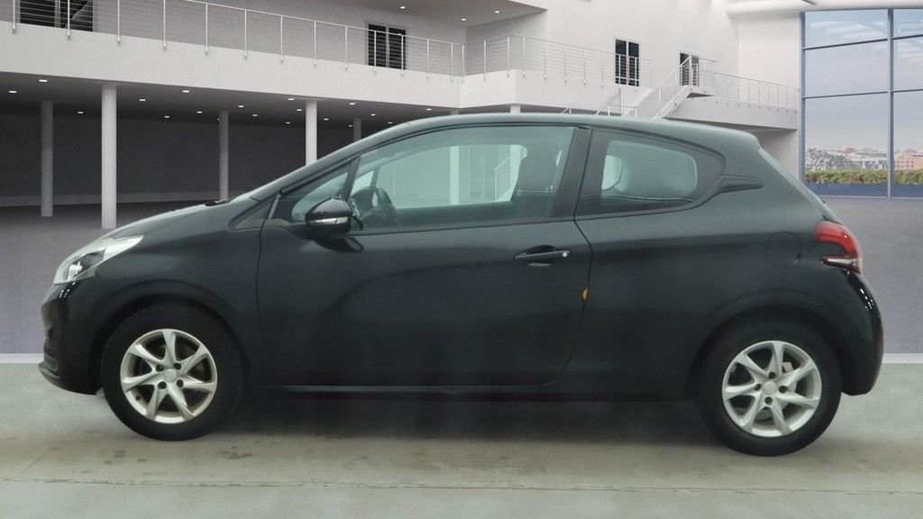 Used Peugeot 208 2015 for sale - 77937055: Photo 7