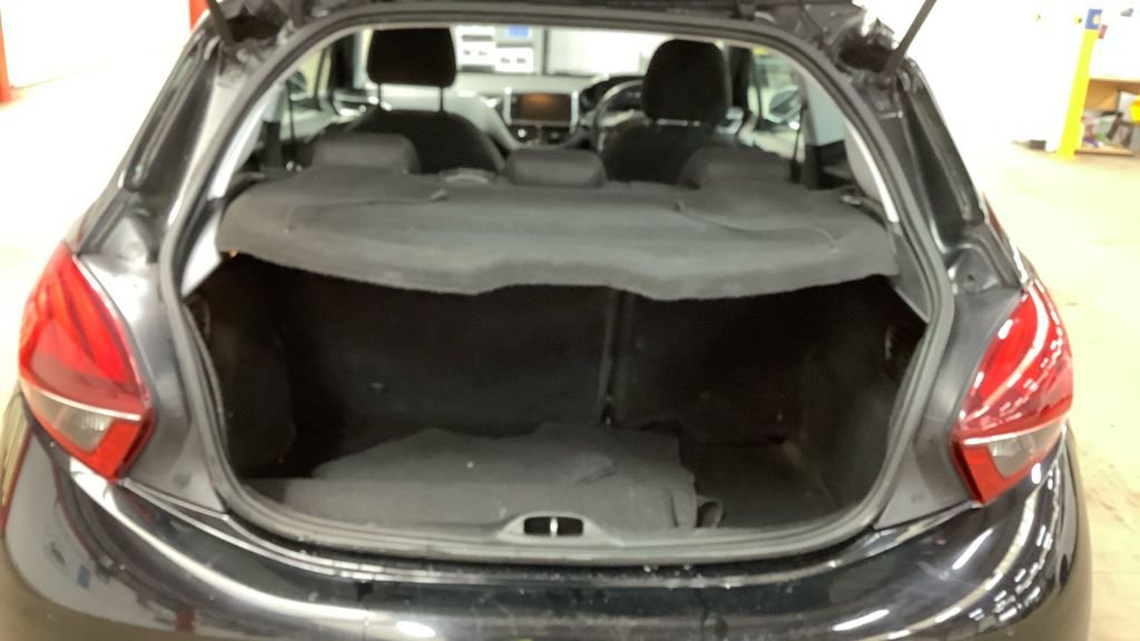 Used Peugeot 208 2015 for sale - 77937055: Photo 8